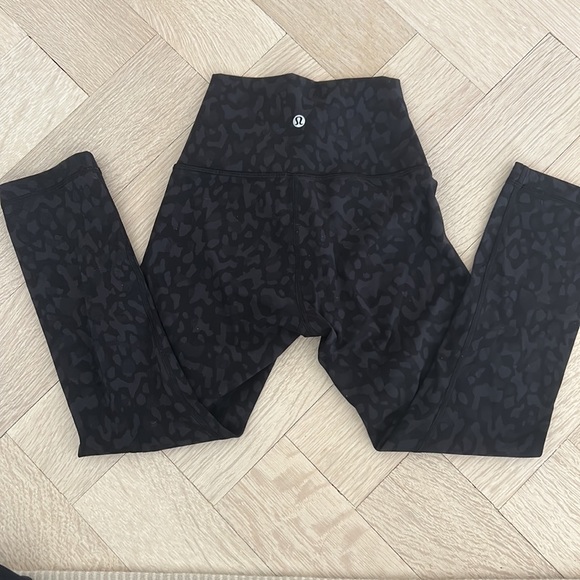 Lululemon cropped leggings cheetah print - Picture 2 of 3